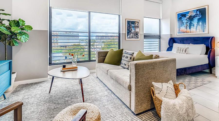 Sentral Studio Apt With Den In Wynwood Маями Екстериор снимка