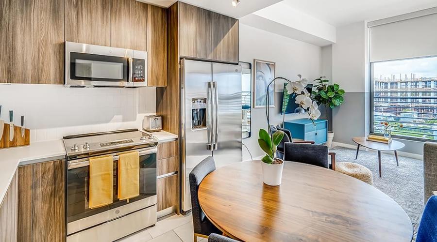 Sentral Studio Apt With Den In Wynwood Маями Екстериор снимка